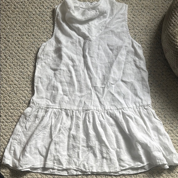 En Thread Sleeveless Ruffle Hem Top - Picture 1 of 3